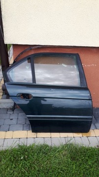 DVEŘE PRAVÝ ZADNÍ BMW E38