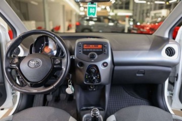 Toyota Aygo II Hatchback 3d Facelifting 1.0 VVT-i 72KM 2020 Toyota Aygo 1.0 VVT-i X-play Benzyna 72KM, zdjęcie 4