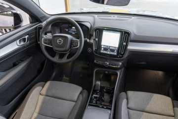 Volvo XC40 Crossover Facelifting 2.0 B3 163KM 2025 Volvo XC 40 Plus Dark B3 Mild Hybrid Benzyna, zdjęcie 21