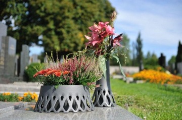 Самополивной надгробный горшок ROSETA