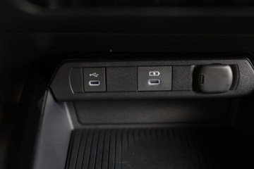 Toyota Prius V (XW60) 2.0  Hybrid Dynamic Force Plug-in 223KM 2023 Toyota Prius Plug-in Hybrid 2.0 Hybryda Plug-in 223KM, zdjęcie 24