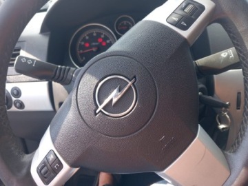 Opel Astra J Hatchback 5d 1.6 Twinport ECOTEC 115KM 2009 Opel Astra OPEL ASTRA H 1600 benzyna super stan 1.6 Benzyna 115KM, zdjęcie 24