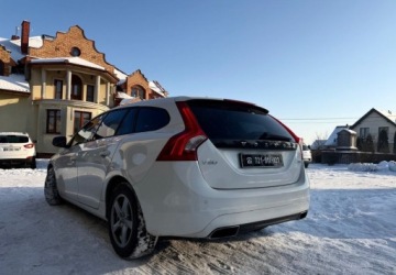 Volvo V60 I Kombi Facelifting 2.0 D4 DRIVE-E 181KM 2015 Volvo V60 2.0 Diesel 181KM, zdjęcie 2