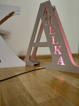 Lampka do pokoju dziecka z imieniem duża literka
