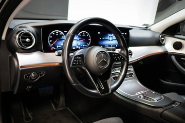 Mercedes Klasa E W213 Limuzyna Facelifting 2.0 220d 200KM 2022 Mercedes E 220 *4Matic*AMG Line*Salon, zdjęcie 15