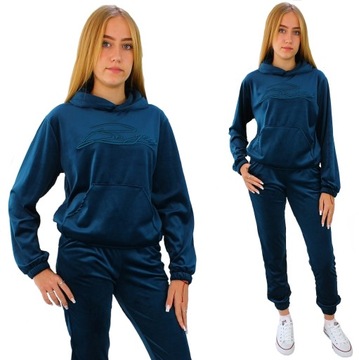 Welurowy dres z kapturem 134