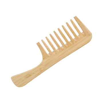 Бамбуковая расческа с широкими зубьями и ручкой.
