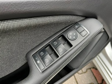 Mercedes Klasa A W176 Hatchback 5d Facelifting 180 d 109KM 2015 Mercedes A 180 Bixenony + LED Półskóry, zdjęcie 12