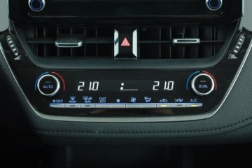 Toyota Corolla XII Sedan 1.5 VVT-i 125KM 2022 Toyota Corolla 1.5 VVT-i, Salon Polska, zdjęcie 9