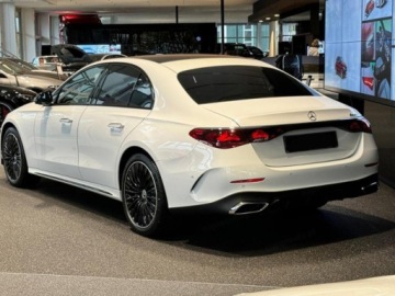 Mercedes Klasa E W214 Sedan 2.0 220d 197KM 2025 E Klasa 220 d 4-Matic AMG 2.0 (197KM) 2025, zdjęcie 3