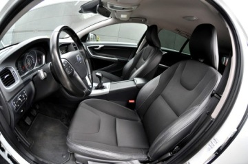 Volvo V60 I Kombi Facelifting 2.0 D2 DRIVE-E 120KM 2017 Volvo V60 LiFT Biała Perła 2,0 Diesel Ledy Navi, zdjęcie 4