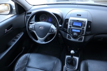 Hyundai i30 I CW 2.0 143KM 2008 Hyundai i30 2.0 CVVT, Klima, Klimatronic, zdjęcie 6