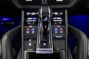 Porsche Cayenne III 2022 Porsche Cayenne Coupé Turbo S E-Hybrid 680 KM., zdjęcie 33