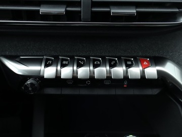 Peugeot 5008 II Crossover 1.2 PureTech 130KM 2018 Peugeot 5008 PureTech 130, Salon Polska, zdjęcie 11