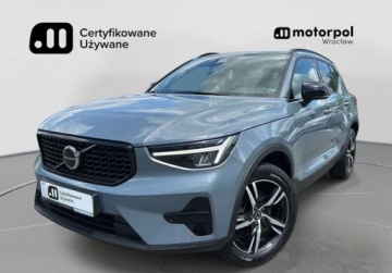 Volvo XC40 Crossover Facelifting 2.0 B4 197KM 2022 Volvo XC 40 B4 Core R-Design Pack, Tempomat, Kamera, HK, Podgrzewane fotel