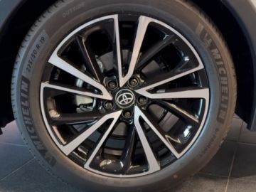 Toyota C-HR II SUV 1.8 Hybrid 140KM 2026 Od ręki - Executive 1.8 Hybrid 140KM | Podgrzewane fotele!, zdjęcie 11