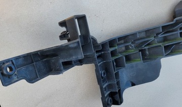 ŚLIZG LAMPY OKULAR MOCOWANIE PRAWY HYUNDAI I40 2011-2019 OE 64166-A5000