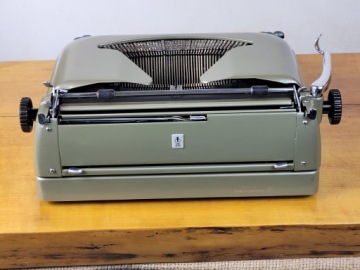 КОМПАКТНАЯ ПИШУЩАЯ МАШИНКА ERIKA 10 1960 г.
