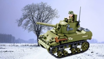 КОНСТРУКТОР «АМЕРИКАНСКИЙ ТАНК M5A1 STUART, АРМИЯ США», 2 ФИГУРКИ + ОРУЖИЕ LEGO