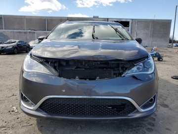 Chrysler Pacifica II 2018 Chrysler Pacifica Touring L 2018 3.6l 3.6 Benzyna 287KM, zdjęcie 5