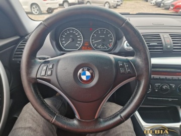 BMW Seria 1 E81/E87 Hatchback 5d E87 1.6 116i 122KM 2008 BMW Seria 1 Radio CdAux Wielofunkcyjna kierownica 1.6 Benzyna 122KM, zdjęcie 3