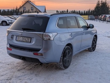 Mitsubishi Outlander III 2014 Mitsubishi Outlander Rezerwacja 2.0 Hybryda Plug-in 121KM, zdjęcie 12