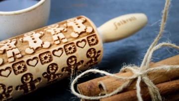 Рождественская кухонная скалка с выгравированными узорами печенья ПРЯНИЧНЫЙ ЧЕЛОВЕК