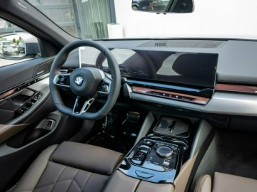 BMW Seria 5 G90-91 Touring 2.0 520d 197KM 2025 BMW 520 xDrive Limuzyna - Dostępny od ręki!, zdjęcie 19
