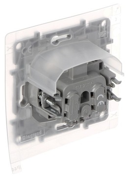 LEGRAND NILOE Одинарная розетка IP44, белый 764537