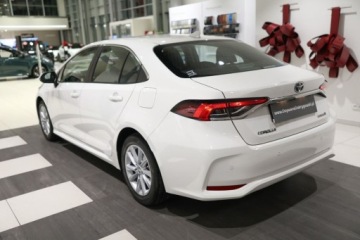 Toyota Corolla XII Sedan Facelifting 1.8 Hybrid 140KM 2023 Toyota Corolla 1.8 Hybrid Comfort 1.8 Hybryda 140KM, zdjęcie 3