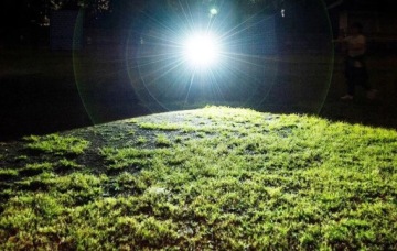 СВЕТОДИОДНЫЙ ПРОЖЕКТОР СТРОБ МОЩНЫЙ LED 1350лм 4в1