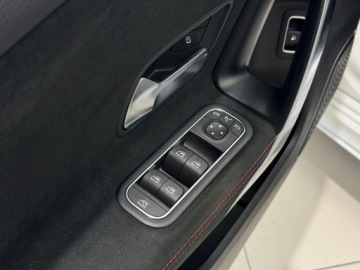 Mercedes Klasa A W177/V177 Hatchback Plug-In 1.3 250e 218KM 2020 Mercedes-Benz A 250 e AMG Line / Plug In / Fotele, zdjęcie 18