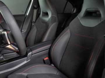 Mercedes Klasa A W177/V177 Hatchback Facelifting 1.3 200 163KM 2025 MERCEDES-BENZ A Klasa 200 AMG Line 1.3 (163KM) 2025, zdjęcie 3