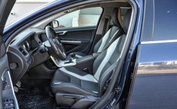 Volvo V60 I Kombi 2.0 D3 163KM 2011 Volvo V60 2,0d 163KM Bezwypadkowy R-Design 2.0 Diesel 163KM, zdjęcie 6