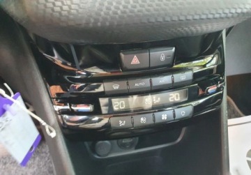 Peugeot 2008 I 2014 Peugeot 2008 Allure LED Nawigacja GetHelp 1.2 Benzyna 82KM, zdjęcie 14