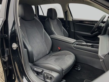 Volkswagen Passat B8 Variant Facelifting 2.0 TDI SCR 150KM 2024 Volkswagen Passat 2.0TDI 150KM Elegance DSG SerwisASO Acc Matrix Hak Navi, zdjęcie 15