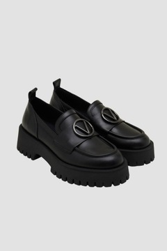 VALENTINO Czarne loafersy Thory 37