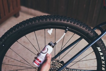 Спрей для ремонта камер дорожных велосипедных покрышек