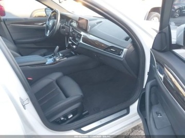 BMW Seria 5 G30-G31 2019 BMW Seria 5 BMW 530E IPERFORMANCE 2.0 Hybryda Plug-in 180KM, zdjęcie 8