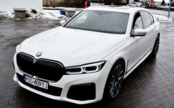 BMW Seria 7 G11-G12 Sedan Facelifting 4.4 750i 530KM 2020 BMW Seria 7 M-Pakiet X-Drive Maly przebieg, Bogata wersja wyposazenia,