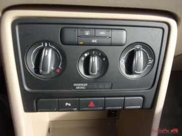 Volkswagen Beetle Hatchback 3d 1.2 TSI 105KM 2014 Volkswagen Beetle Automat 1,2 b zarejestrowany w PL 1.2 Benzyna 105KM, zdjęcie 17