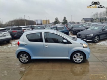 Toyota Aygo I Hatchback 3d 1.0 VVT-i 68KM 2005 Toyota Aygo 1,0 klima wspomaganie elektryka radio zarejestrowany Benzyna, zdjęcie 4