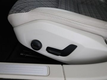 Volvo V60 II  2021 Volvo V60 mHEV automat full LED jasne wnętrze, zdjęcie 37
