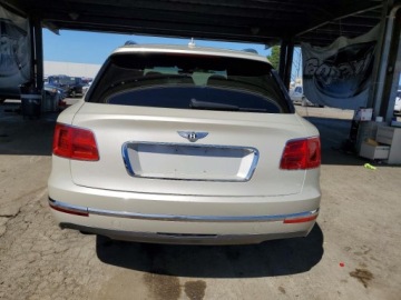 Bentley Bentayga 2018 Bentley Bentayga Signature AWD 2018 6.8 Benzyna 608KM, zdjęcie 2