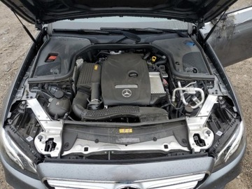 Mercedes Klasa E W213 2018 Mercedes-Benz Klasa E 2018 MERCEDES-BENZ E 300 4MATIC 2.0 Benzyna 241KM, zdjęcie 11