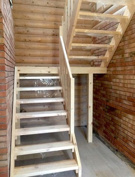 Деревянная лестница - большая посадка