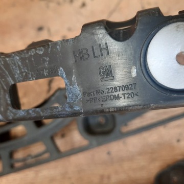 KOMPLET VÝZTUHA INSIGNIA 22870927 22870928