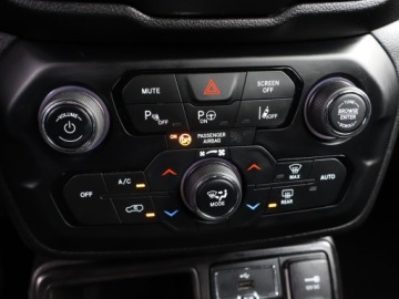 Jeep Renegade SUV Facelifting 1.3 GSE T4 Turbo 150KM 2019 Jeep Renegade 1.3 T-GDI, Salon Polska, Automat, zdjęcie 19