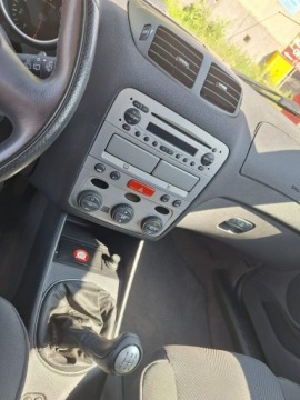 Alfa Romeo 147 Hatchback 1.6 i 16V T.Spark 120KM 2002 Alfa Romeo 147, zdjęcie 18