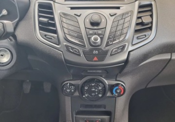 Ford Fiesta VII Hatchback 3d Facelifting 1.0 80KM 2013 Ford Fiesta Zadbane Serwisowane Po oplatach Polecam Benzyna 80KM, zdjęcie 6